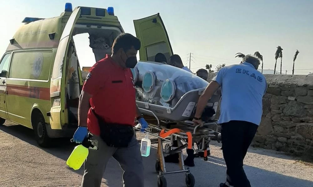 Κυκλάδες: Οι διασώστες του ΕΚΑΒ σε καθημερινές μάχες